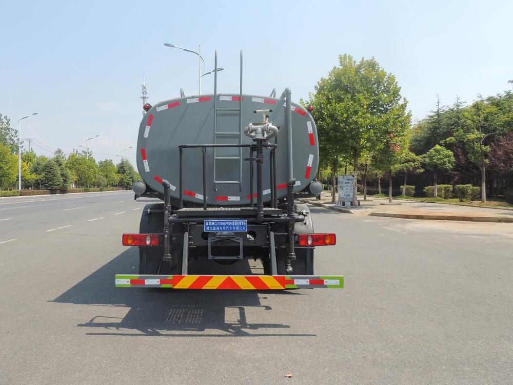 15方天錦軸距4700康機(jī)230灑水車