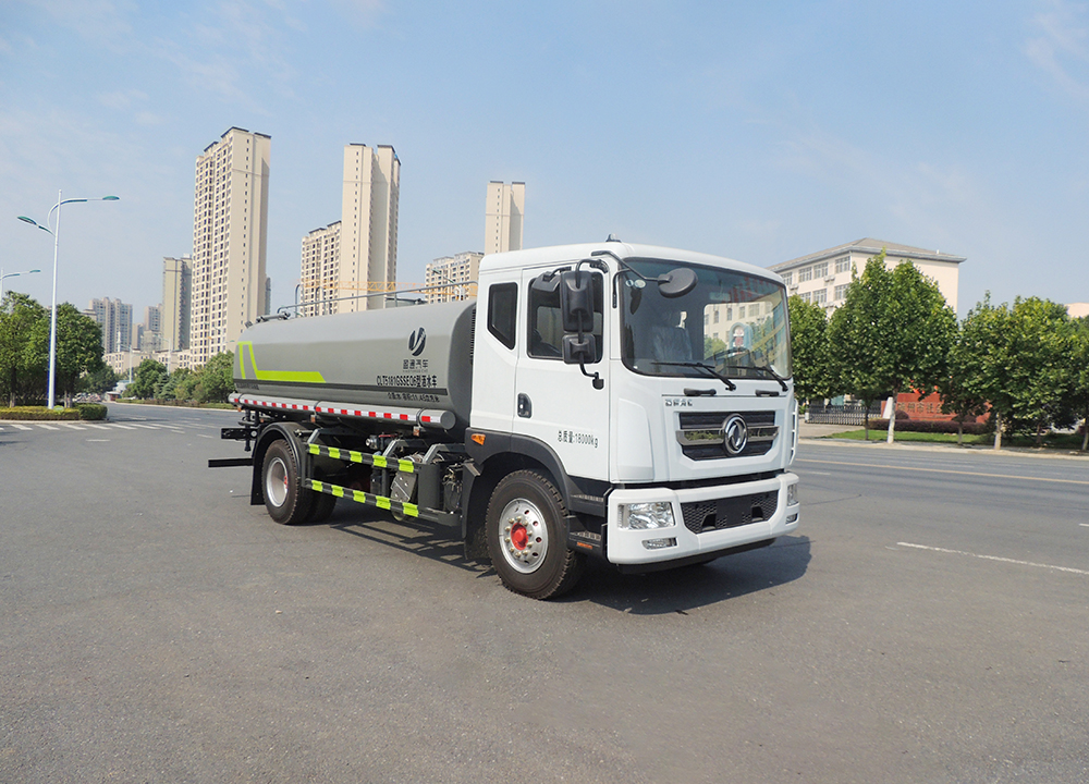 東風多利卡D9灑水車