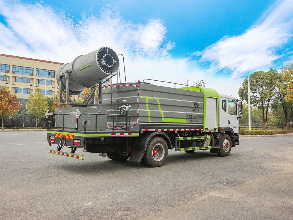 東風(fēng)多利卡80米霧炮車